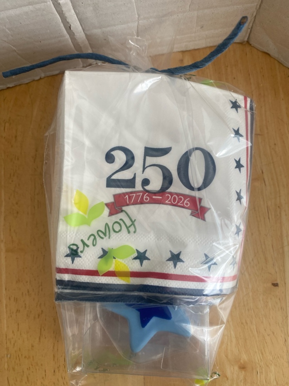 Patriotic Star salt & pepper shakers w 250th Anniversary Napkins (40) NWT Bbq - Picture 4 of 4
